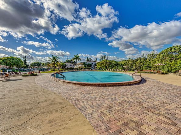 326 Camden N, West Palm Beach FL 33417