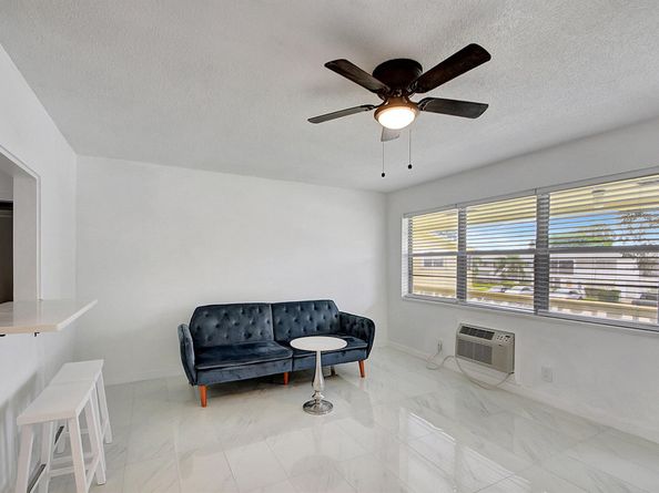 326 Camden N, West Palm Beach FL 33417