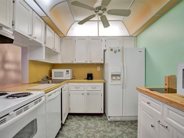 8280 SW 24th St 108, North Lauderdale FL 33068