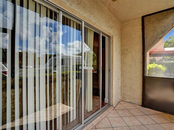 8280 SW 24th St 108, North Lauderdale FL 33068