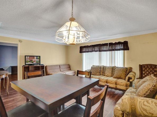 8280 SW 24th St 108, North Lauderdale FL 33068
