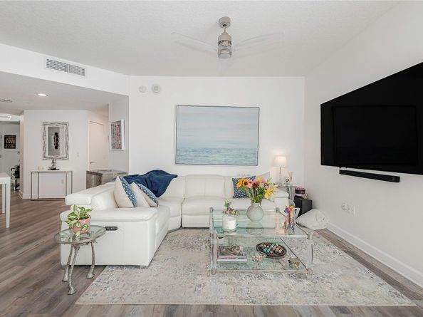 111 SE 8th Ave 705, Fort Lauderdale FL 33301