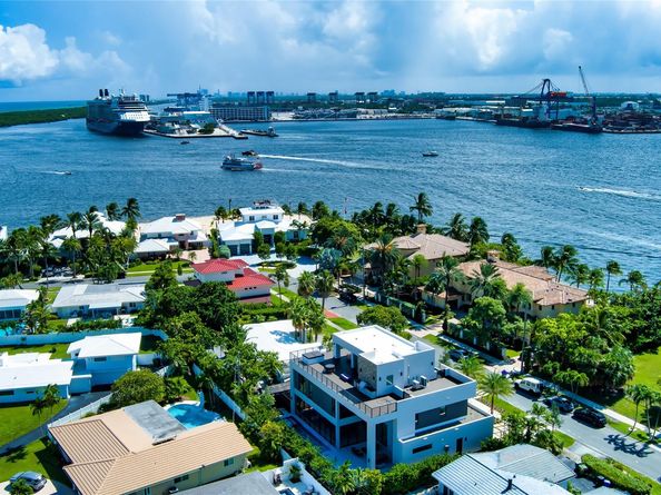 2000 Harbourview Dr, Fort Lauderdale FL 33316