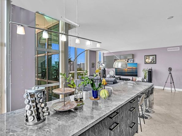 3131 NE 188th Street 21201, Aventura FL 33180