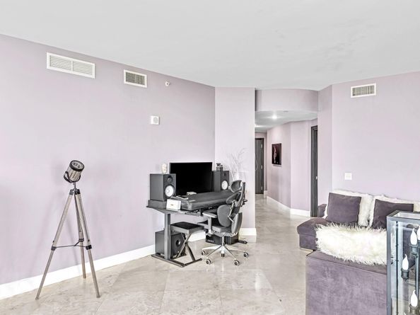 3131 NE 188th Street 21201, Aventura FL 33180