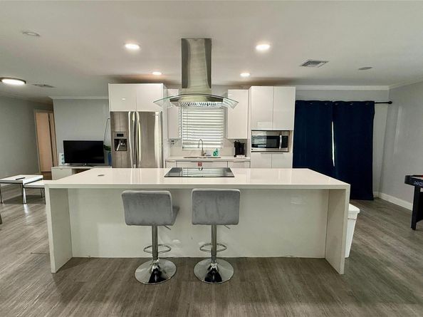 8231 SW 9th St, North Lauderdale FL 33068