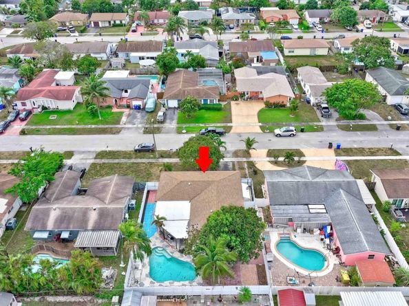 8231 SW 9th St, North Lauderdale FL 33068