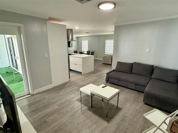8231 SW 9th St, North Lauderdale FL 33068