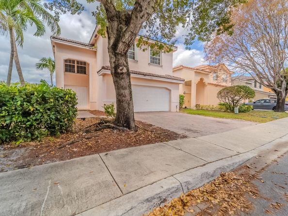 1568 SW 106th Ave, Pembroke Pines FL 33025