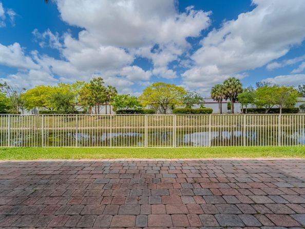 1568 SW 106th Ave, Pembroke Pines FL 33025