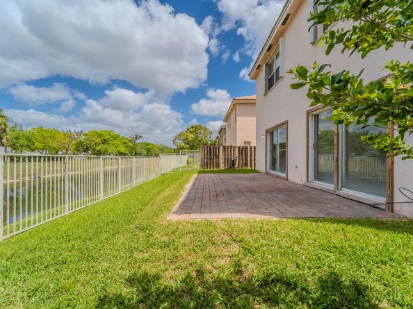 1568 SW 106th Ave, Pembroke Pines FL 33025