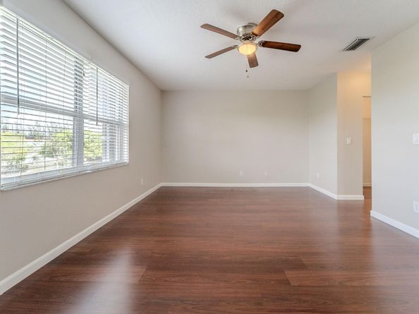 1568 SW 106th Ave, Pembroke Pines FL 33025