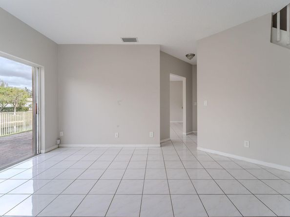1568 SW 106th Ave, Pembroke Pines FL 33025