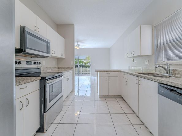 1568 SW 106th Ave, Pembroke Pines FL 33025