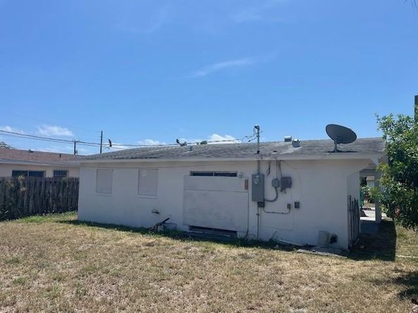 1104 W 24th St, Riviera Beach FL 33404