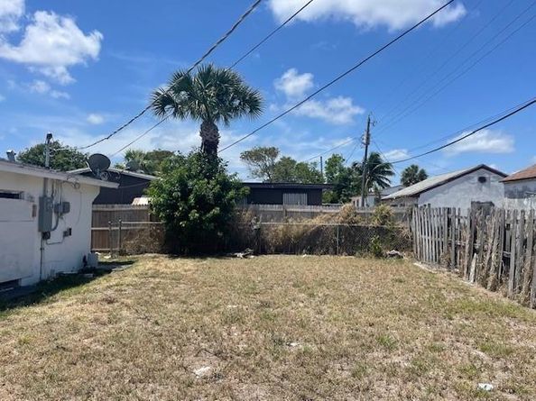 1104 W 24th St, Riviera Beach FL 33404