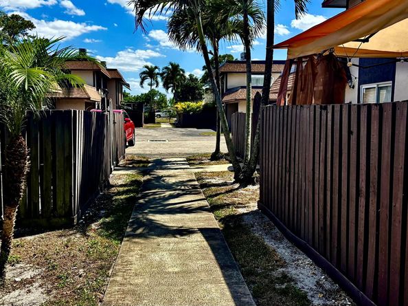 2106 Sherwood Forest 20 Boulevard 20, West Palm Beach FL 33415