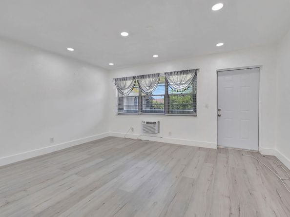 110 Dorchester E, West Palm Beach FL 33417