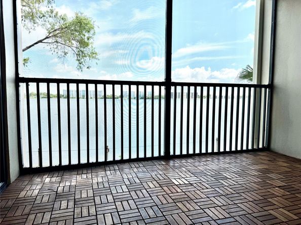 117 Lake Emerald Dr 205, Oakland Park FL 33309