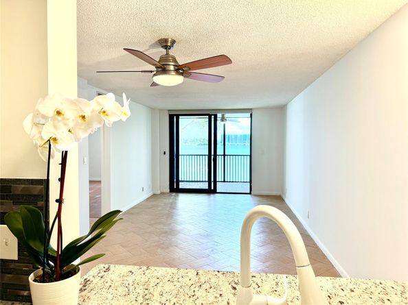 117 Lake Emerald Dr 205, Oakland Park FL 33309