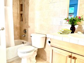 117 Lake Emerald Dr 205, Oakland Park FL 33309