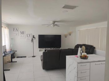1249 NW 18th Street