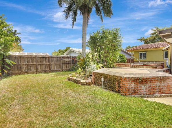 7241 NW 10th Court, Plantation FL 33313
