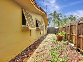 7241 NW 10th Court, Plantation FL 33313