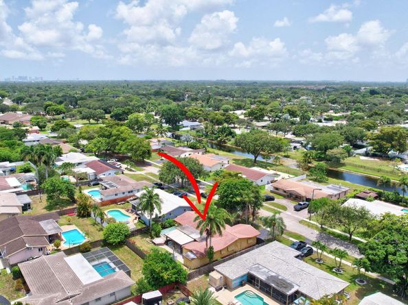 7241 NW 10th Court, Plantation FL 33313