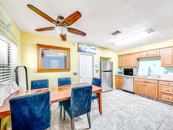 907 W Bloxham Street, Lantana FL 33462