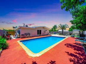 907 W Bloxham Street, Lantana FL 33462
