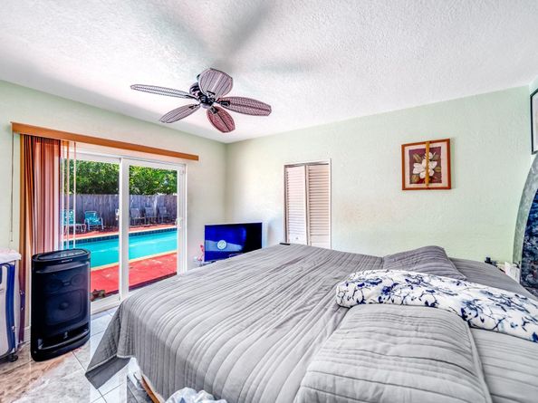 907 W Bloxham Street, Lantana FL 33462
