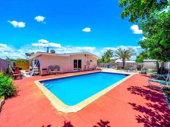907 W Bloxham Street, Lantana FL 33462