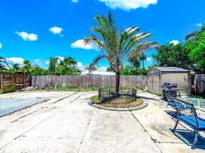907 W Bloxham Street, Lantana FL 33462