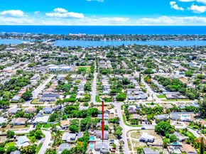 907 W Bloxham Street, Lantana FL 33462