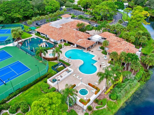 2804 Waters Edge Circle, Greenacres FL 33413