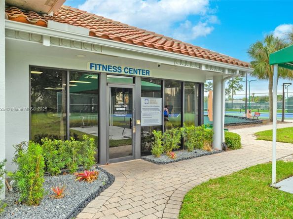 2804 Waters Edge Circle, Greenacres FL 33413