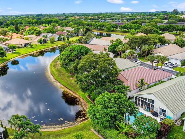 2804 Waters Edge Circle, Greenacres FL 33413