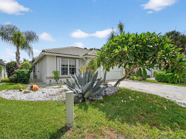 2804 Waters Edge Circle, Greenacres FL 33413