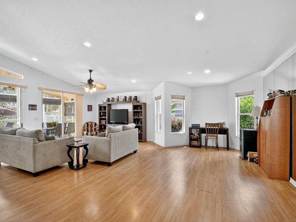 2804 Waters Edge Circle, Greenacres FL 33413