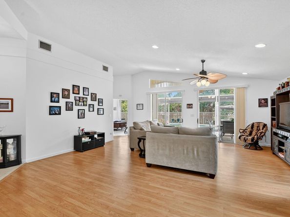 2804 Waters Edge Circle, Greenacres FL 33413