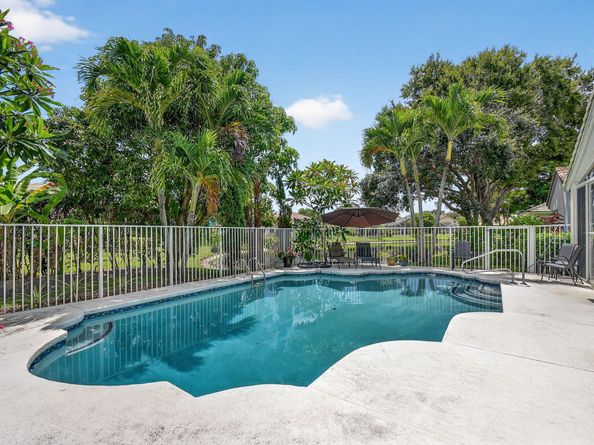 2804 Waters Edge Circle, Greenacres FL 33413