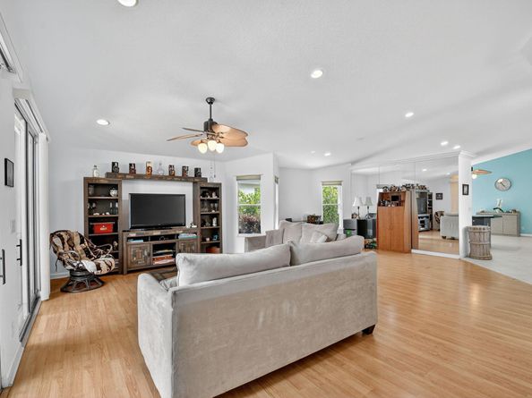 2804 Waters Edge Circle, Greenacres FL 33413