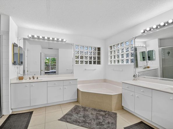 2804 Waters Edge Circle, Greenacres FL 33413