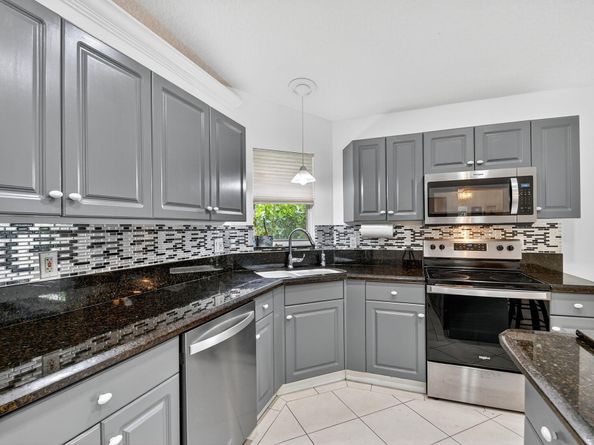 2804 Waters Edge Circle, Greenacres FL 33413