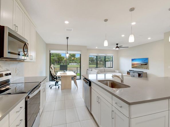 2138 Appleton Circle S, Oakland Park FL 33309