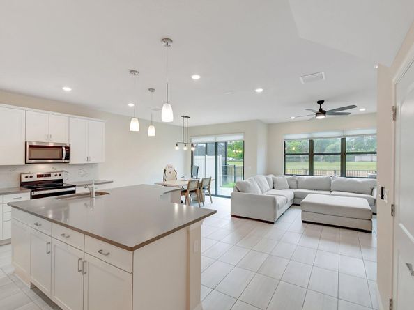 2138 Appleton Circle S, Oakland Park FL 33309