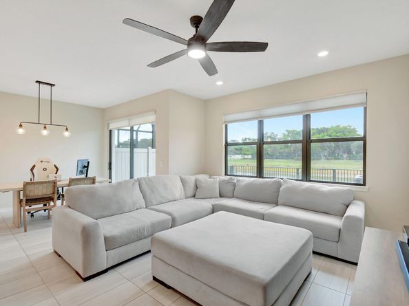 2138 Appleton Circle S, Oakland Park FL 33309