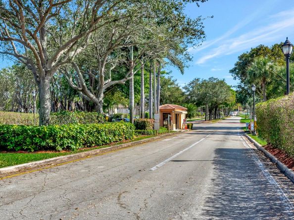 15451 Pembridge Drive 207, Delray Beach FL 33484