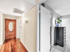 102 Royal Park Dr 2E, Oakland Park FL 33309